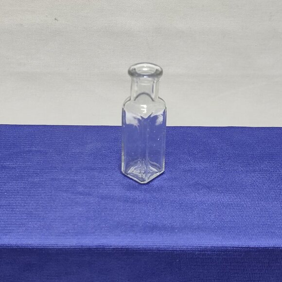 Apothecary Medicine Bottle Wm R Warner & Co Trade Mark Bottom Circa 1910 Antique - Picture 2 of 7